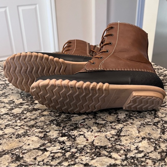 Faux leather duck boot with Sherpa lining - Picture 2 of 5